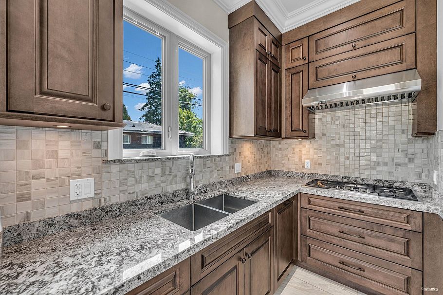 1019 W 47th Avenue Vancouver, BC - 16