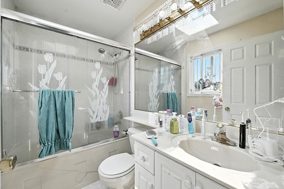 2228 E 40th Avenue Vancouver, BC - 29