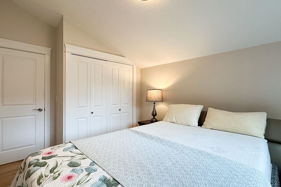 880 W 19th Street North Vancouver, BC - 28