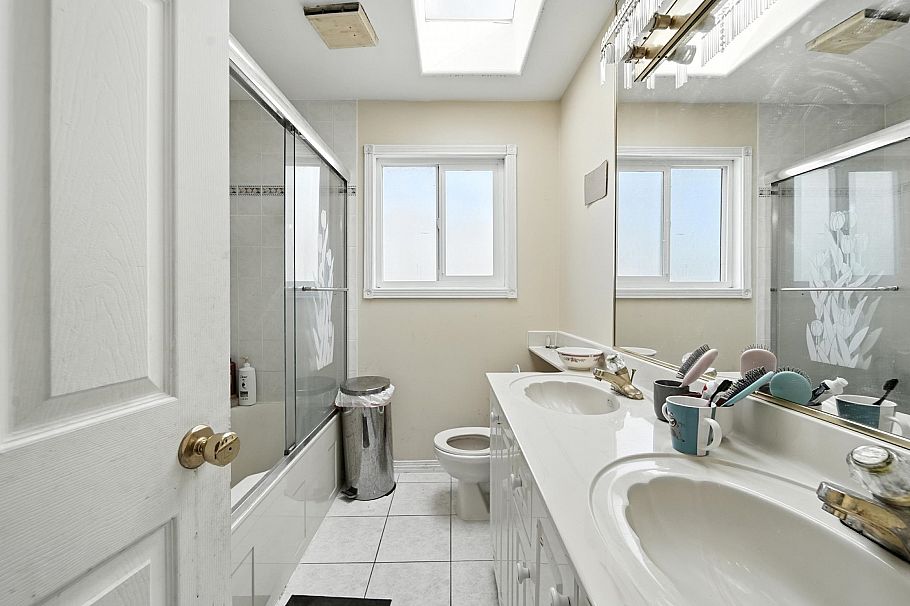 2228 E 40th Avenue Vancouver, BC - 23