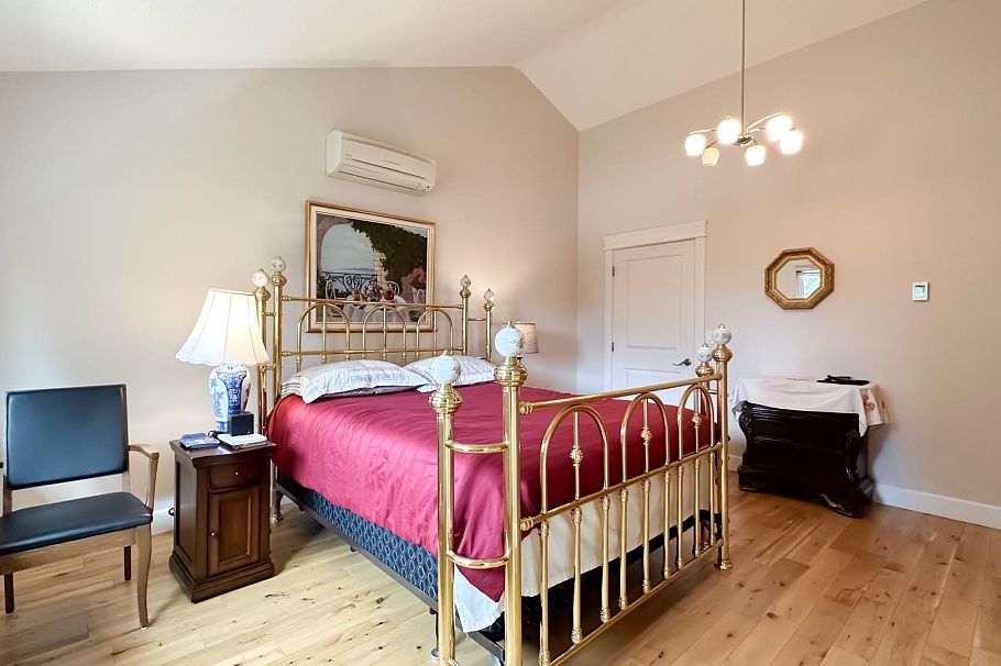 880 W 19th Street North Vancouver, BC - 22