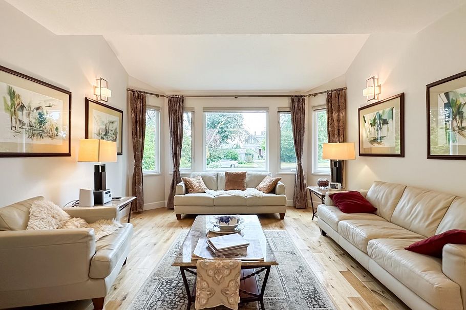 880 W 19th Street North Vancouver, BC - 2