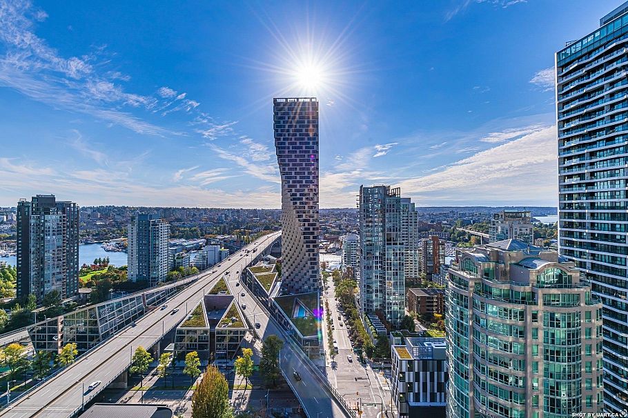 5601 1480 Howe Street Vancouver, BC - 3