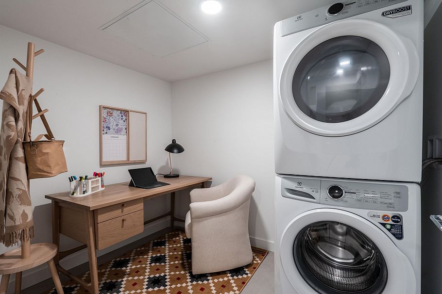 303 2419 Grant Street Vancouver, BC - 31