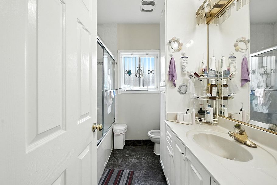 2228 E 40th Avenue Vancouver, BC - 20