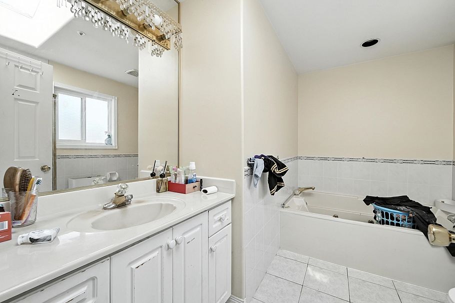 2228 E 40th Avenue Vancouver, BC - 30