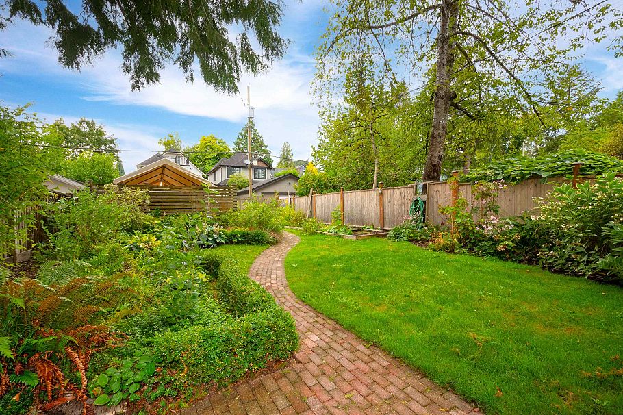 3476 W 13th Avenue Vancouver, BC - 30