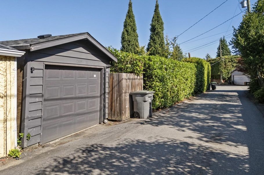 2533 Wallace Crescent Vancouver, BC - 36