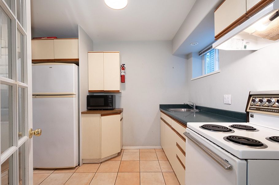 3476 W 13th Avenue Vancouver, BC - 19