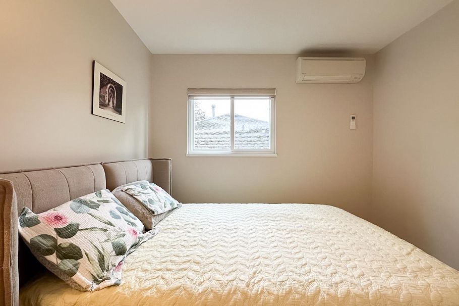 880 W 19th Street North Vancouver, BC - 30