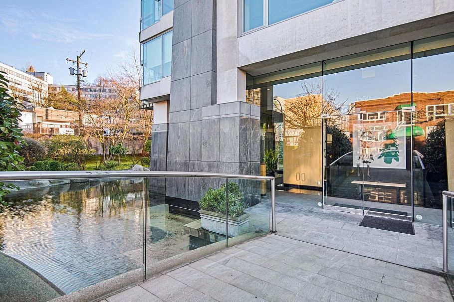 901 1550 W 15th Avenue Vancouver, BC - 4