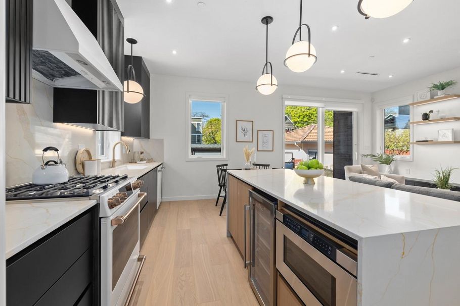 679 W 18th Avenue Vancouver, BC - 11