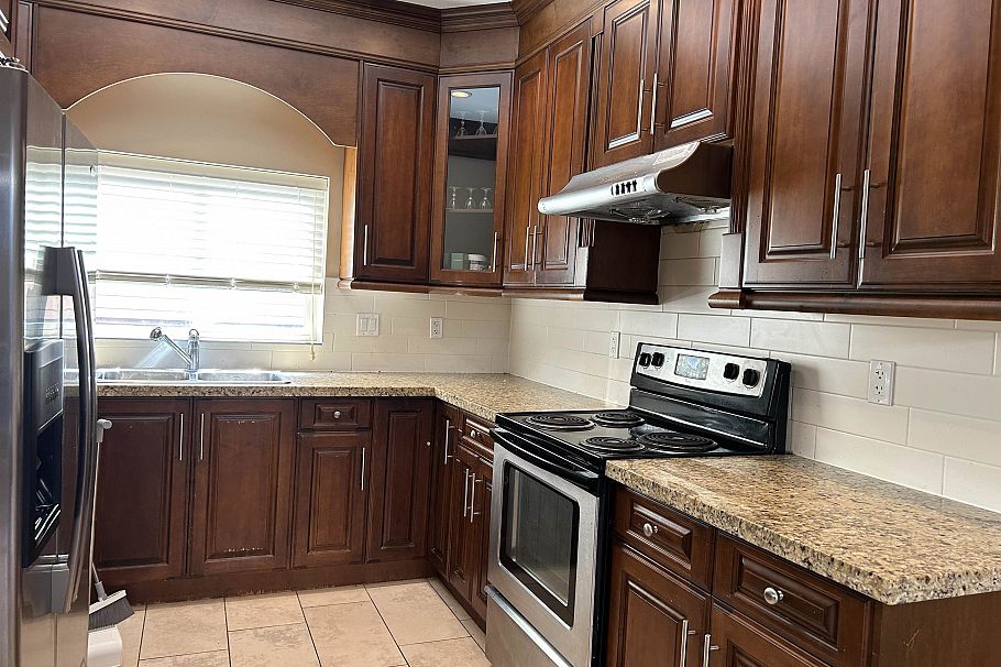 8463 Oak Street Vancouver, BC - 4