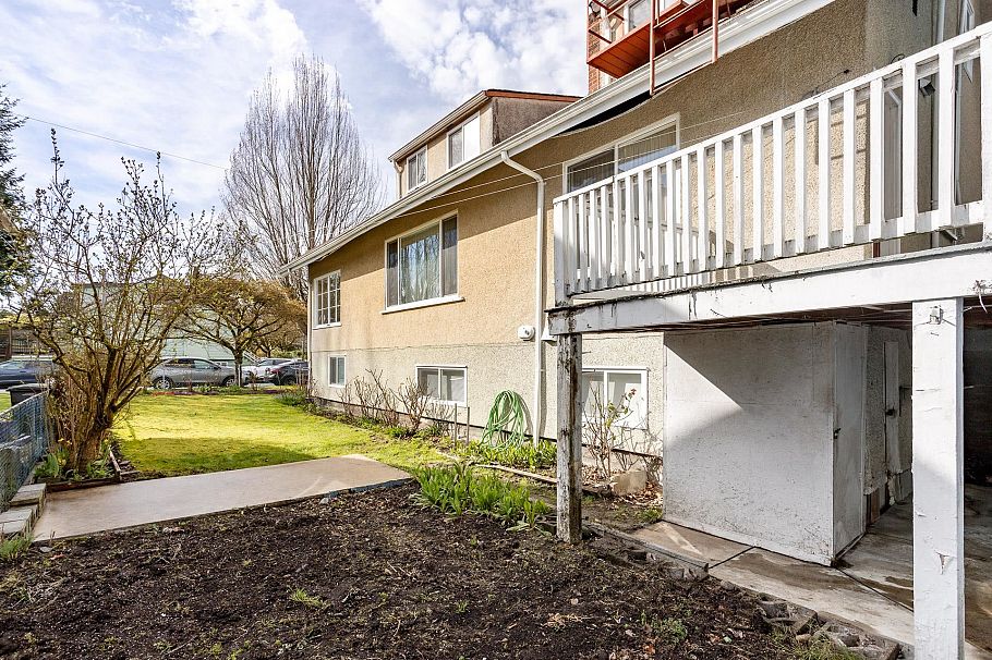 2206 Musqueamview Street Vancouver, BC - 35