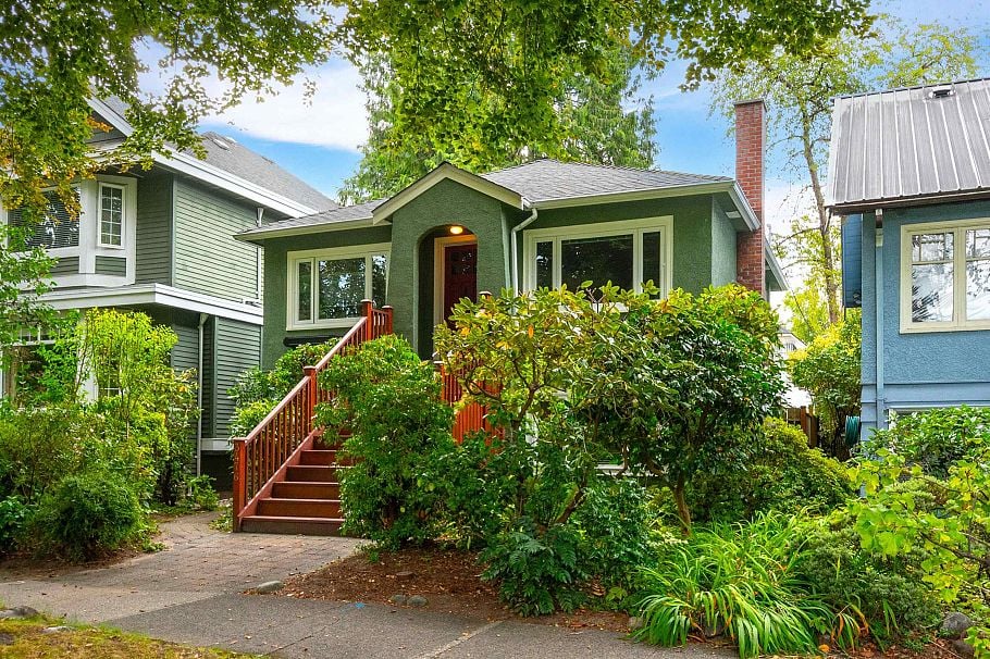 3476 W 13th Avenue Vancouver, BC - 4