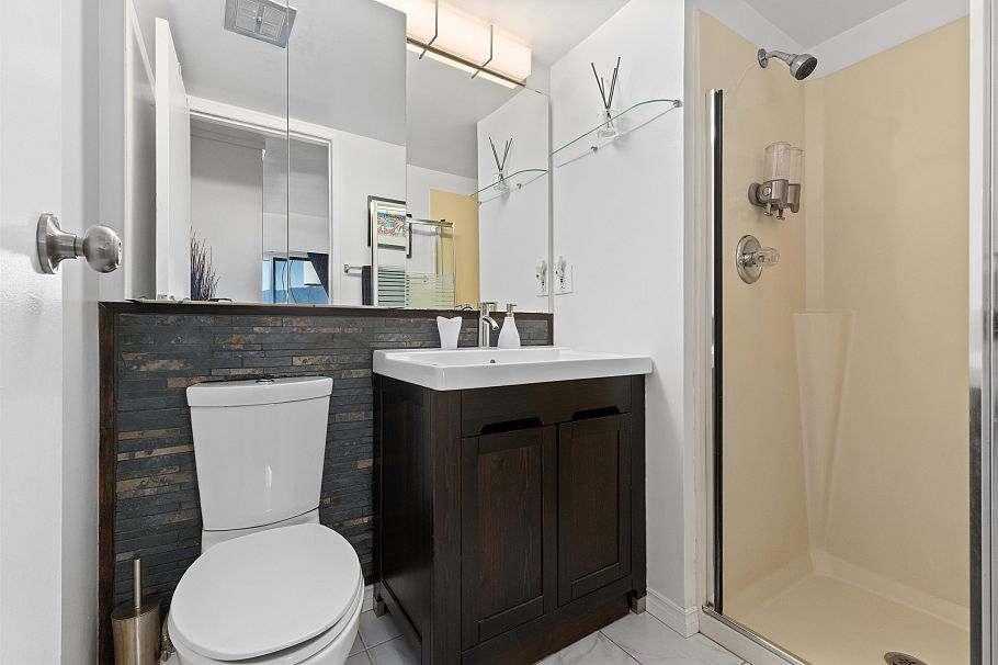 202 1633 Yew Street Vancouver, BC - 11