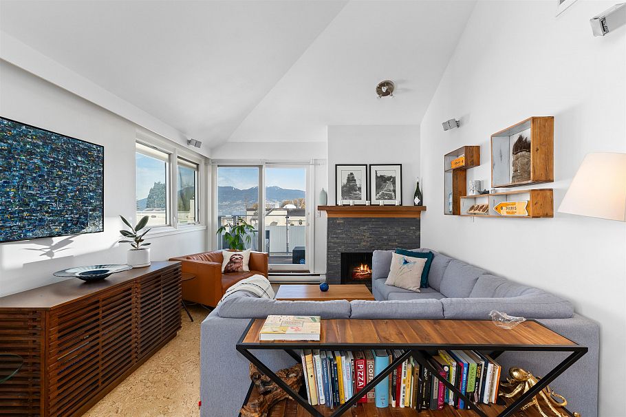 202 1633 Yew Street Vancouver, BC - 3