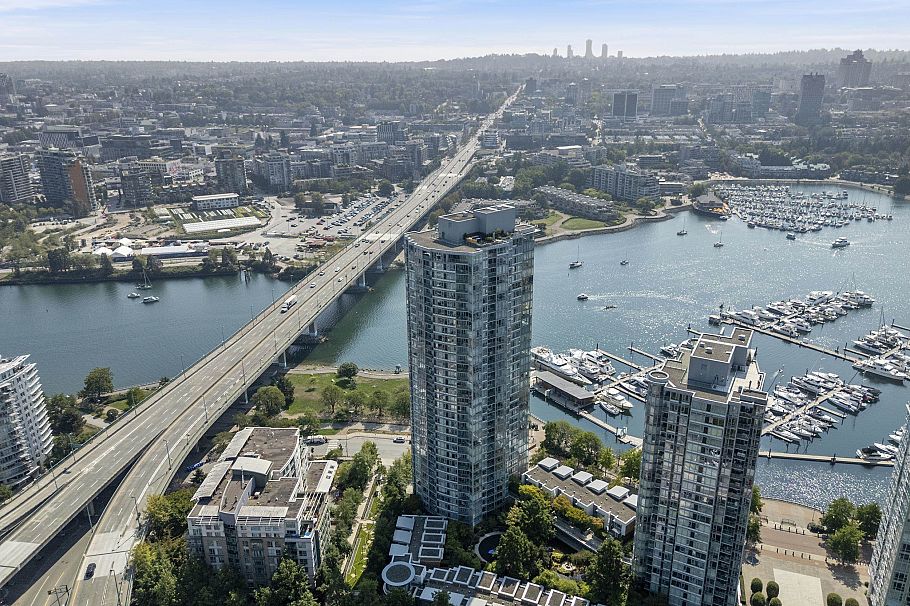 1901 1033 Marinaside Crescent Vancouver, BC - 3