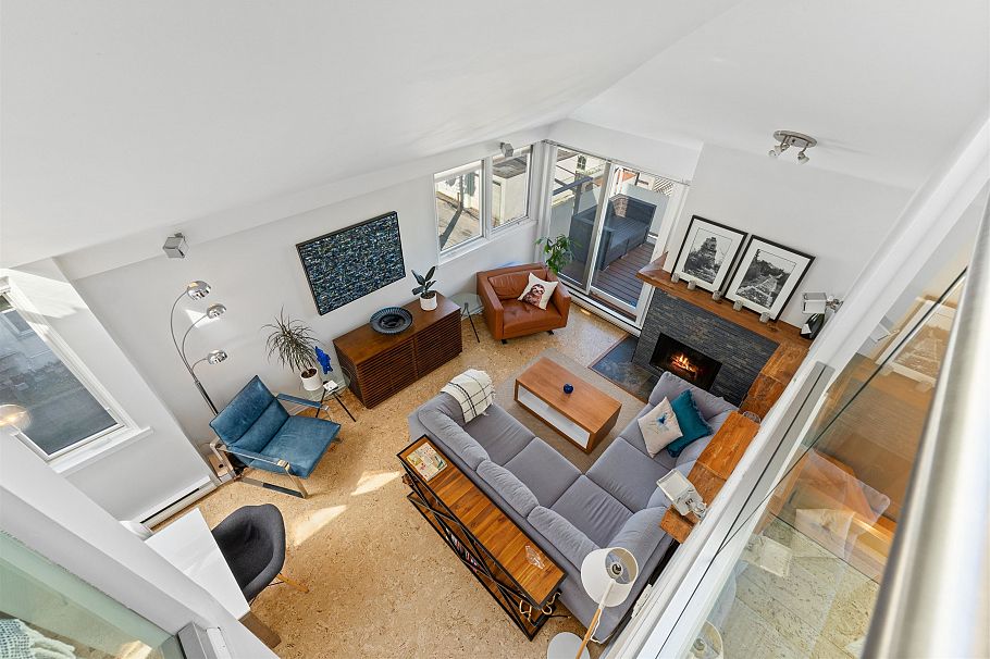 202 1633 Yew Street Vancouver, BC - 1