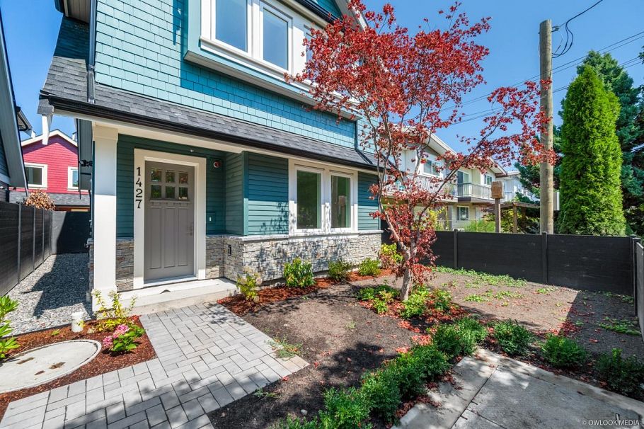 1427 E 27th Avenue Vancouver, BC - 2