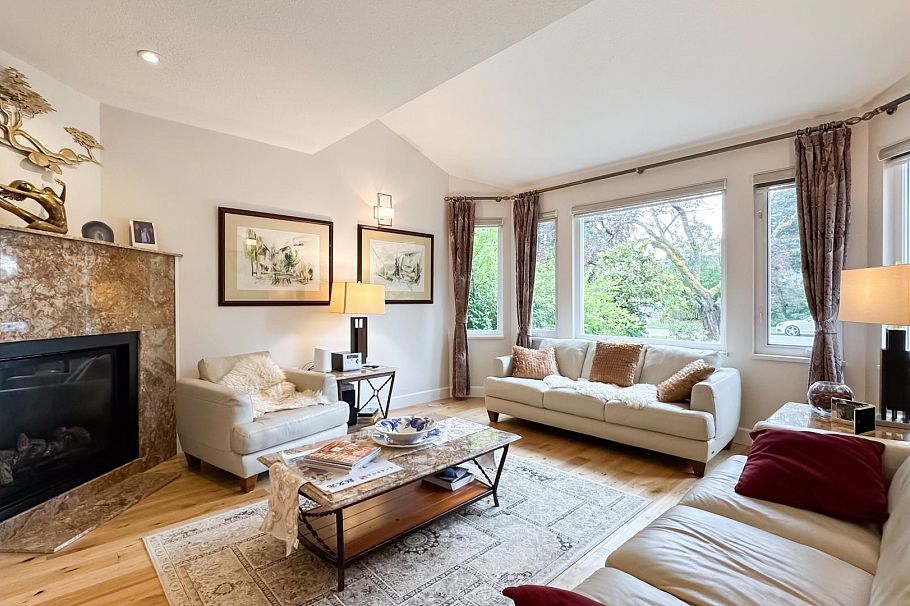 880 W 19th Street North Vancouver, BC - 3