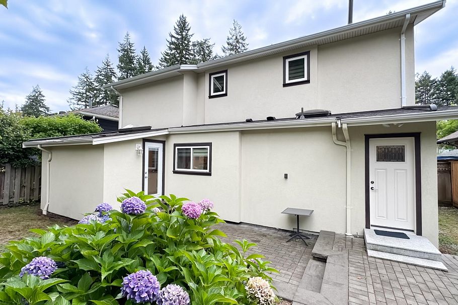 880 W 19th Street North Vancouver, BC - 34