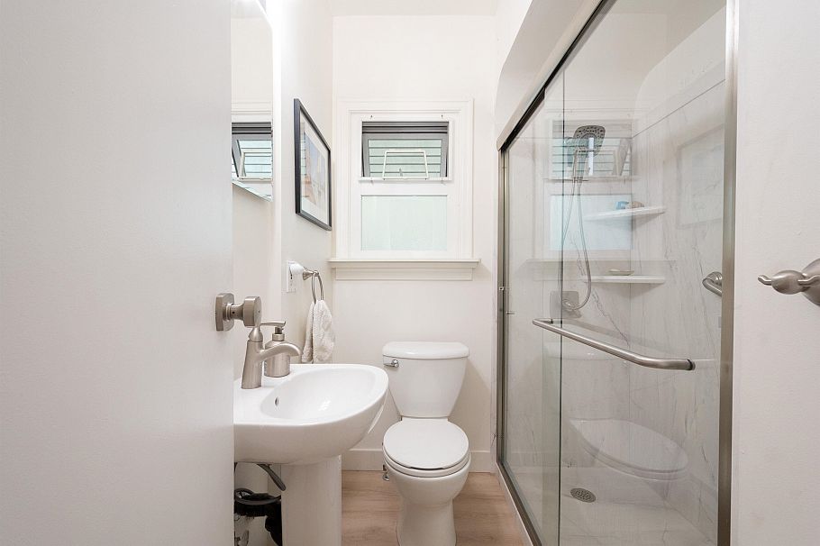 3476 W 13th Avenue Vancouver, BC - 15