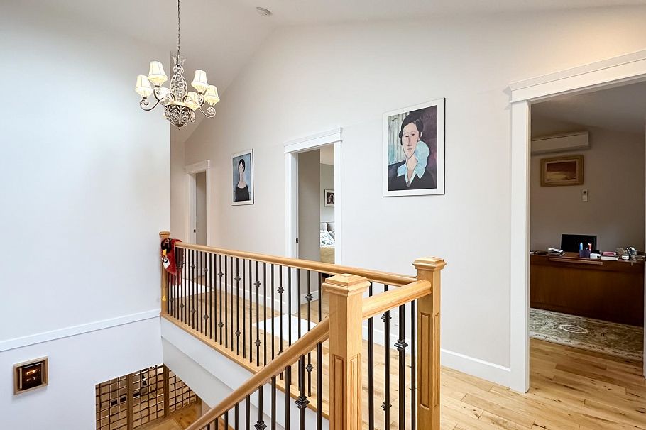 880 W 19th Street North Vancouver, BC - 21