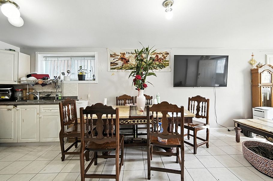 2228 E 40th Avenue Vancouver, BC - 37