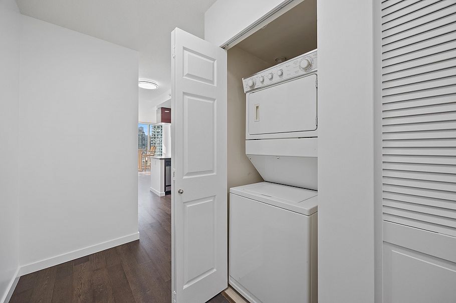 1901 1033 Marinaside Crescent Vancouver, BC - 31