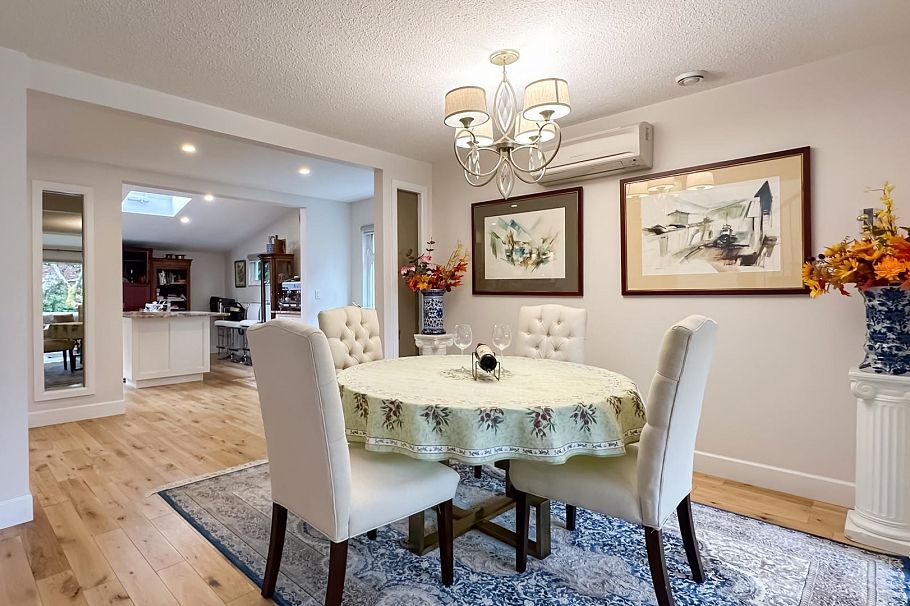 880 W 19th Street North Vancouver, BC - 8