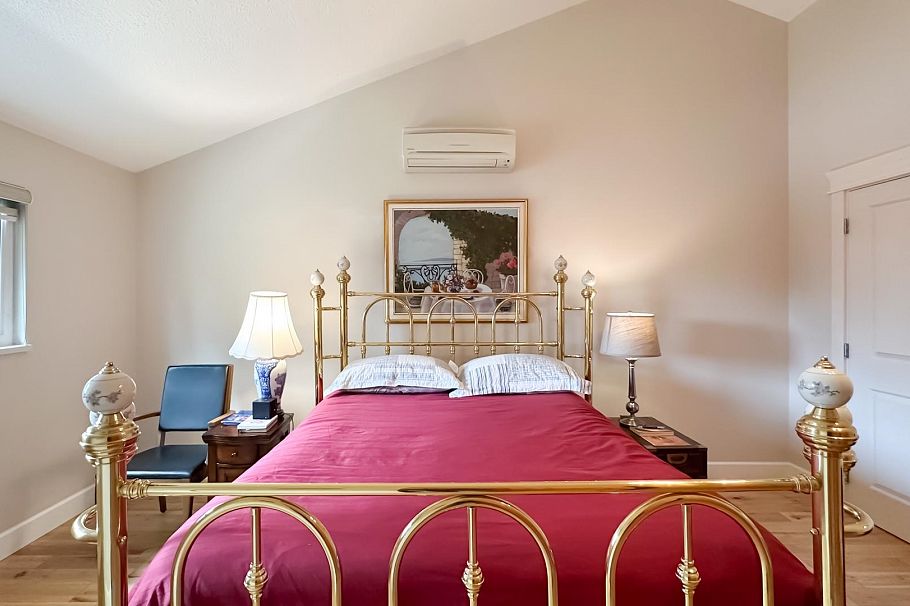 880 W 19th Street North Vancouver, BC - 23