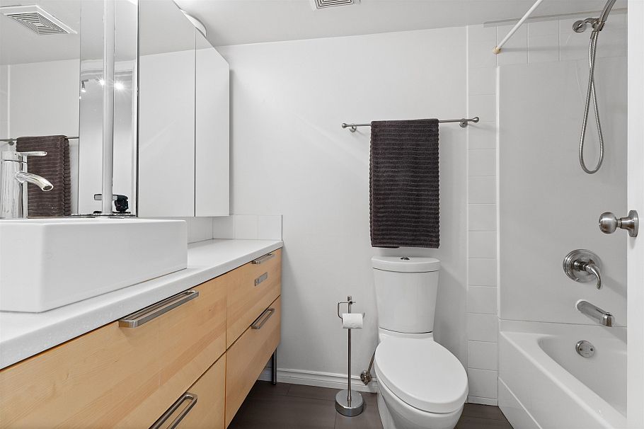 202 1633 Yew Street Vancouver, BC - 13