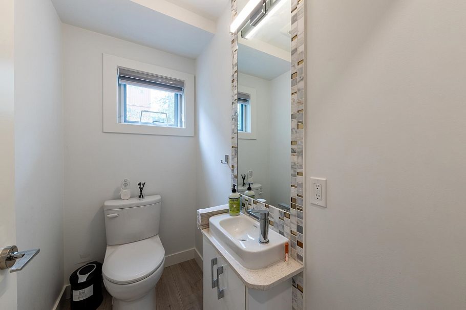 7887 French Street Vancouver, BC - 17