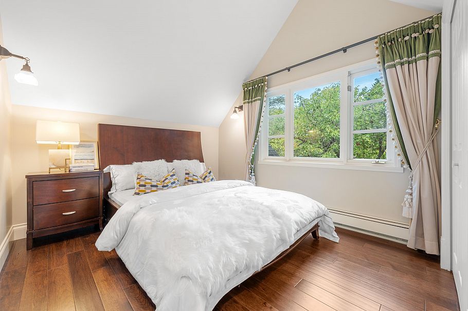 3982 W 35th Avenue Vancouver, BC - 2