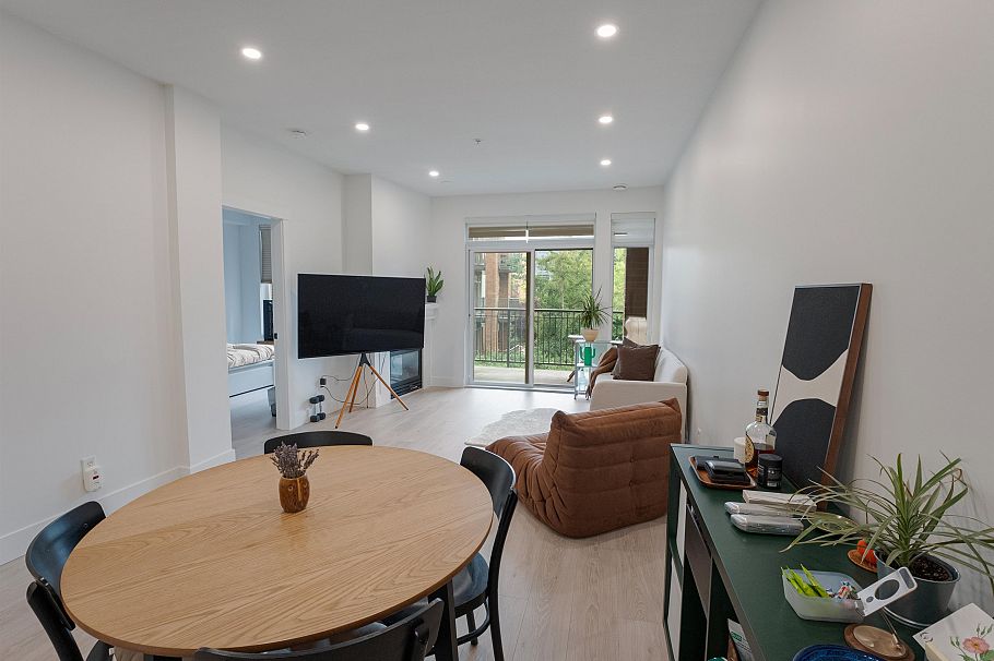 320 2280 Wesbrook Mall Vancouver, BC - 8