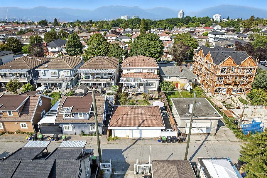 2228 E 40th Avenue Vancouver, BC - 6