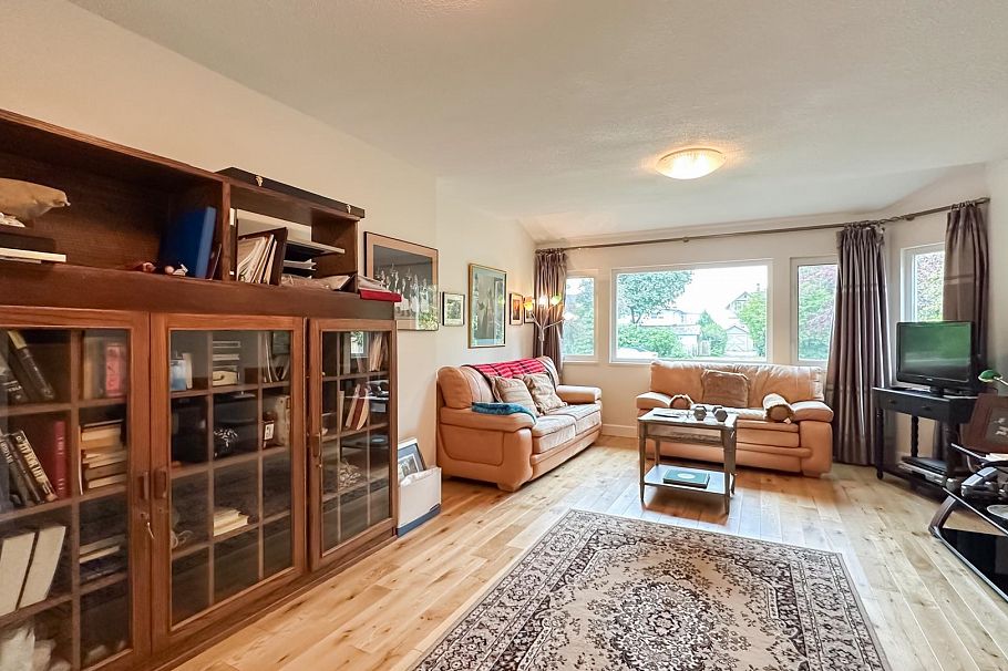 880 W 19th Street North Vancouver, BC - 18