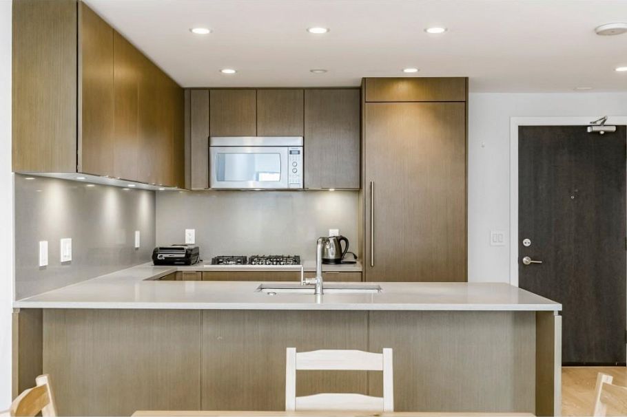 1401 112 E 13th Street North Vancouver, BC - 5