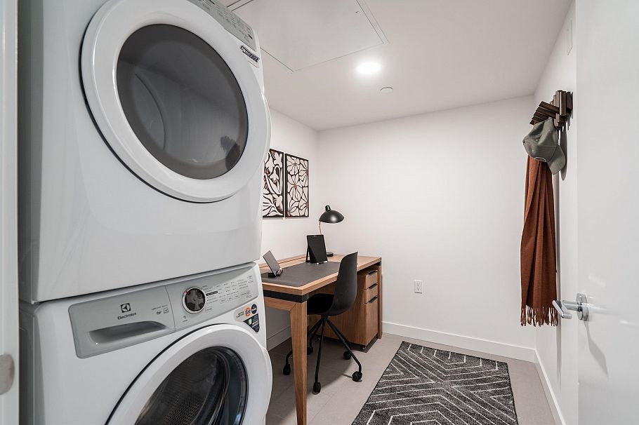 307 2419 Grant Street Vancouver, BC - 28