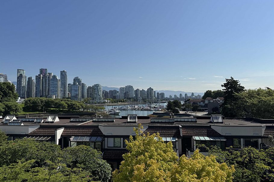 21 1201 Lamey's Mill Road Vancouver, BC - 12