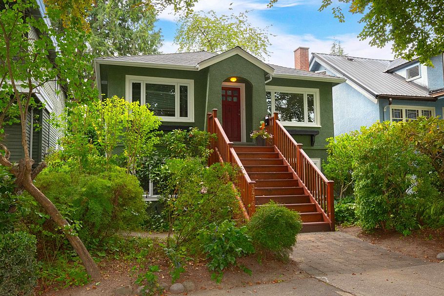 3476 W 13th Avenue Vancouver, BC - 3