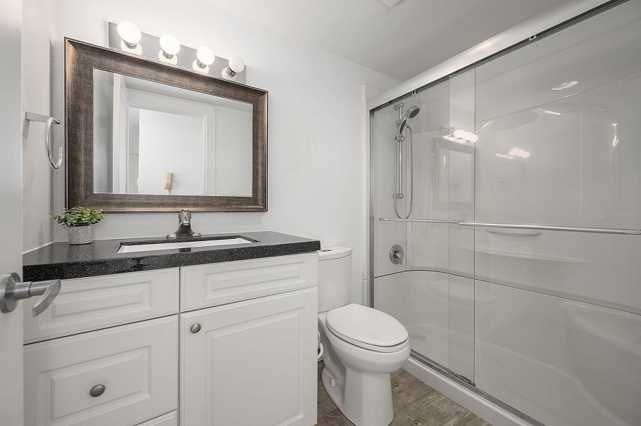 305 310 W 3rd Street North Vancouver, BC - 21