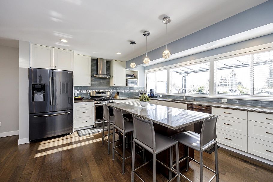 887 E 17th Street North Vancouver, BC - 12