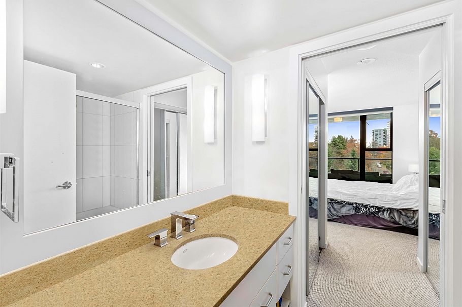 602 683 W Victoria Park North Vancouver, BC - 17