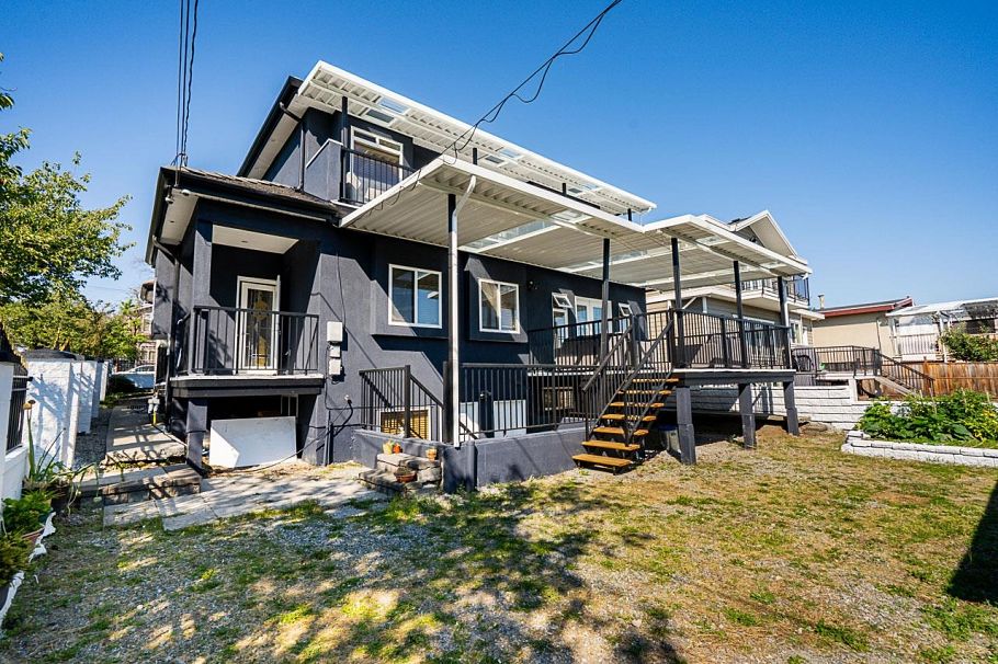 1306 E 60 Avenue Vancouver, BC - 39