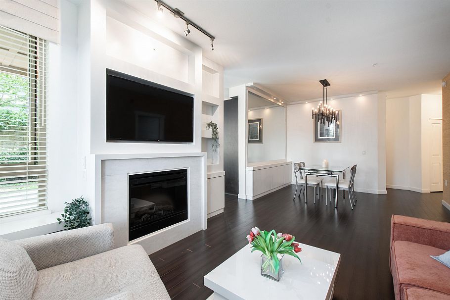 116 119 W 22nd Street North Vancouver, BC - 3