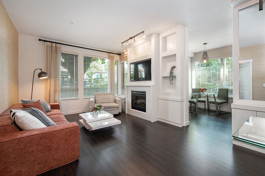 116 119 W 22nd Street North Vancouver, BC - 2