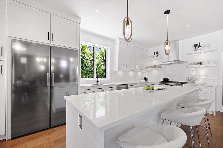 338 W 24th Street North Vancouver, BC - 2