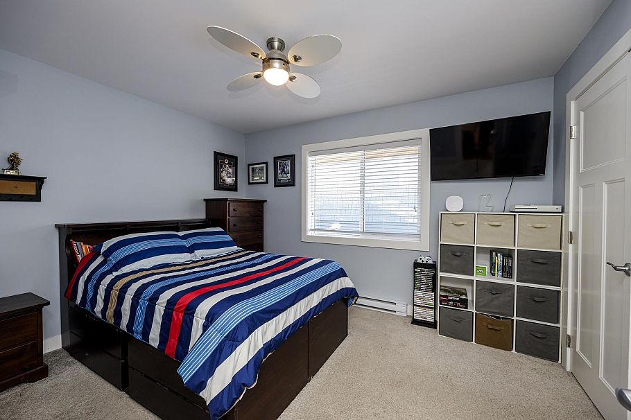 887 E 17th Street North Vancouver, BC - 18